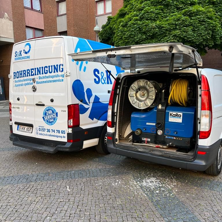 Dank des professionellen Equipments der S & K Rohrreinigung wie unserem Spülwagen lösen wir auch schlimmste Verstopfungen mühelos.